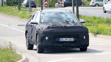 Hyundai Kona 2022, le nuove foto spia degli interni
