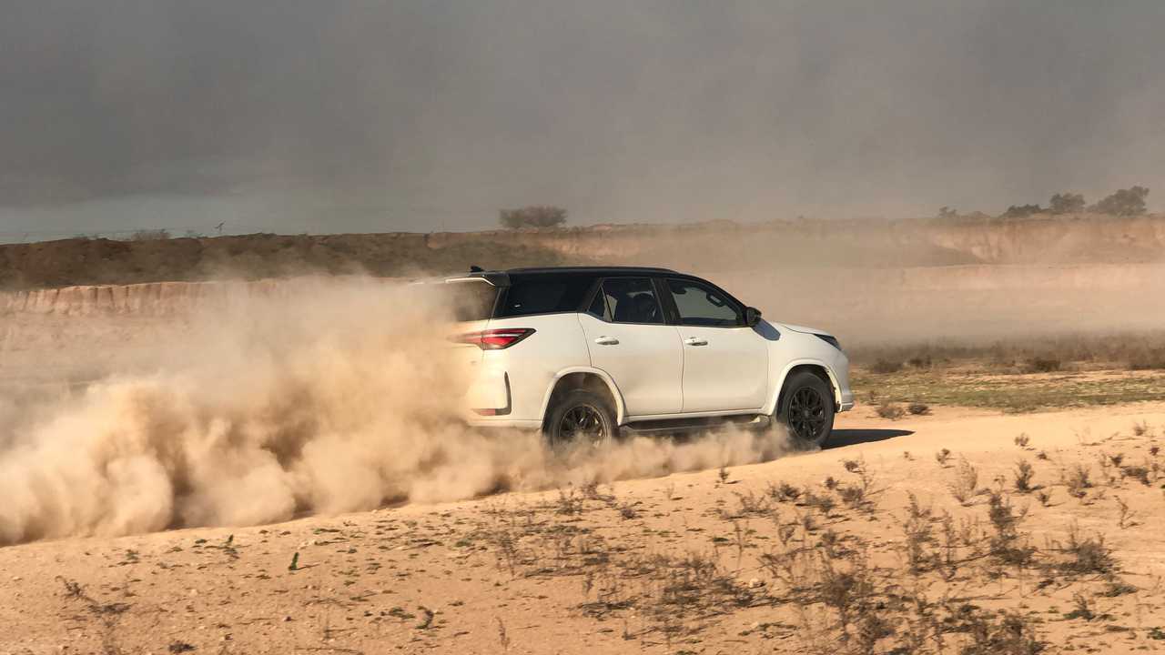 TOYOTA-SW4-GRSPORT-21