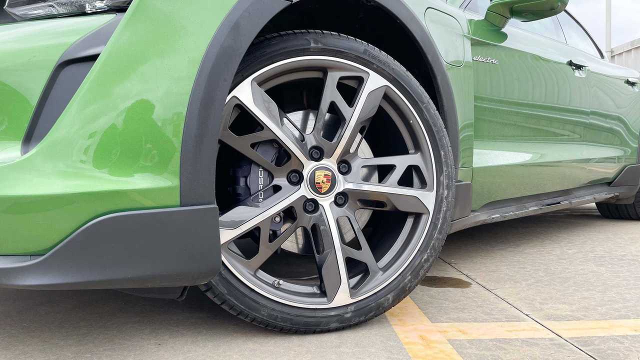 Porsche Taycan 4 Cross Turismo