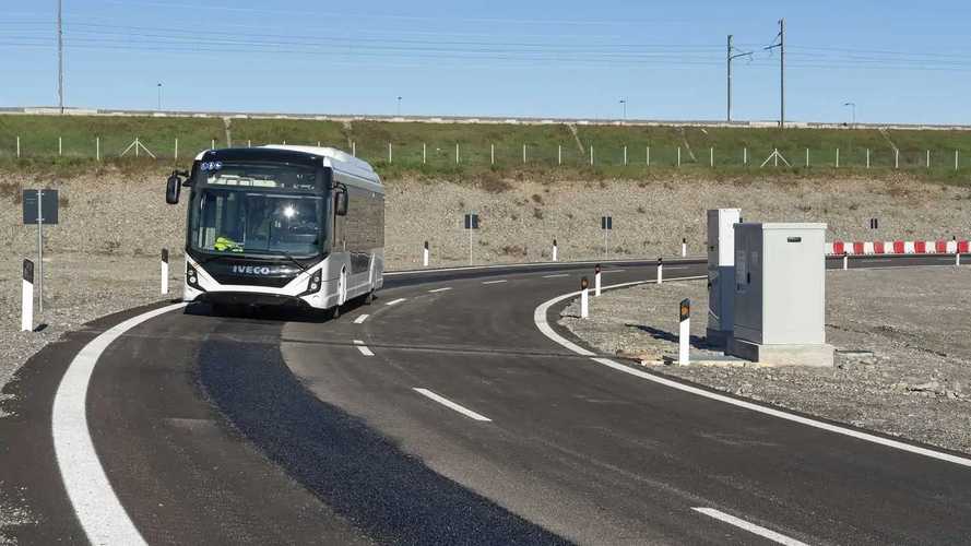 La ricarica a induzione è realtà, il test con un Iveco E-Way