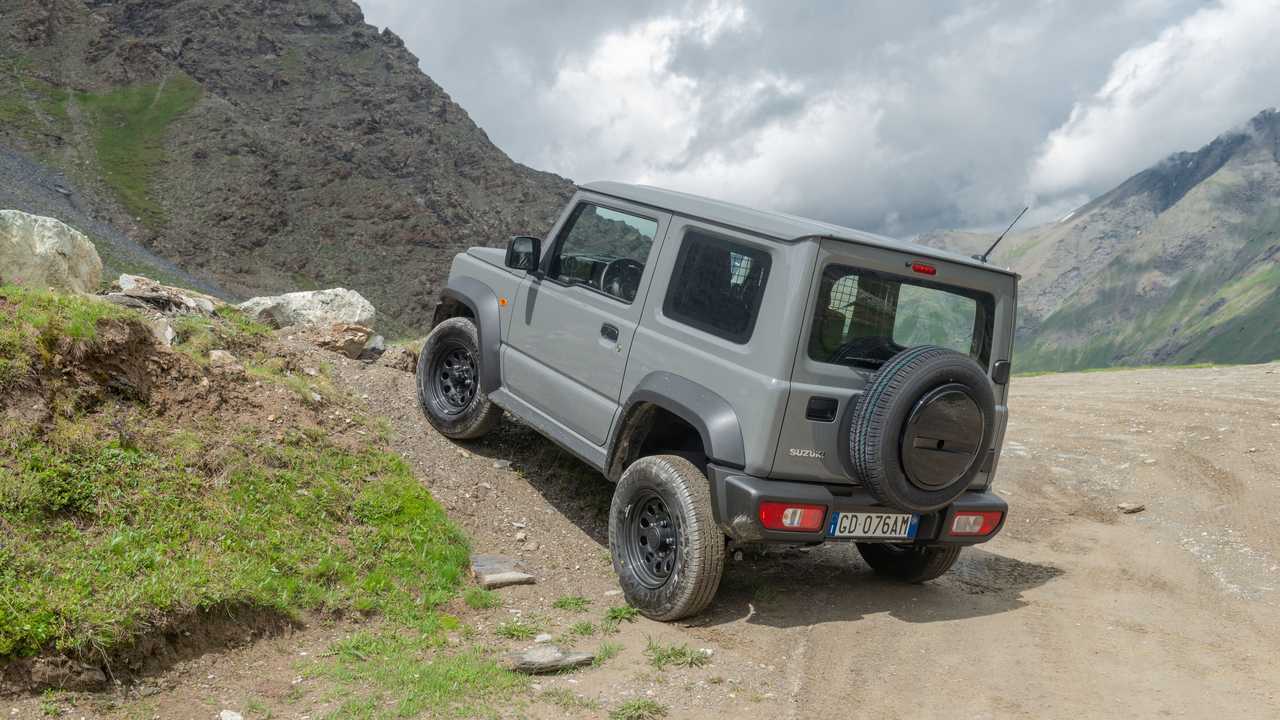 Suzuki Jimny Pro - Dinamica trequarti posteriore