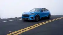 فورد موستانغ ماخ إي - جي تي 2022 - لون أزرق غرابر