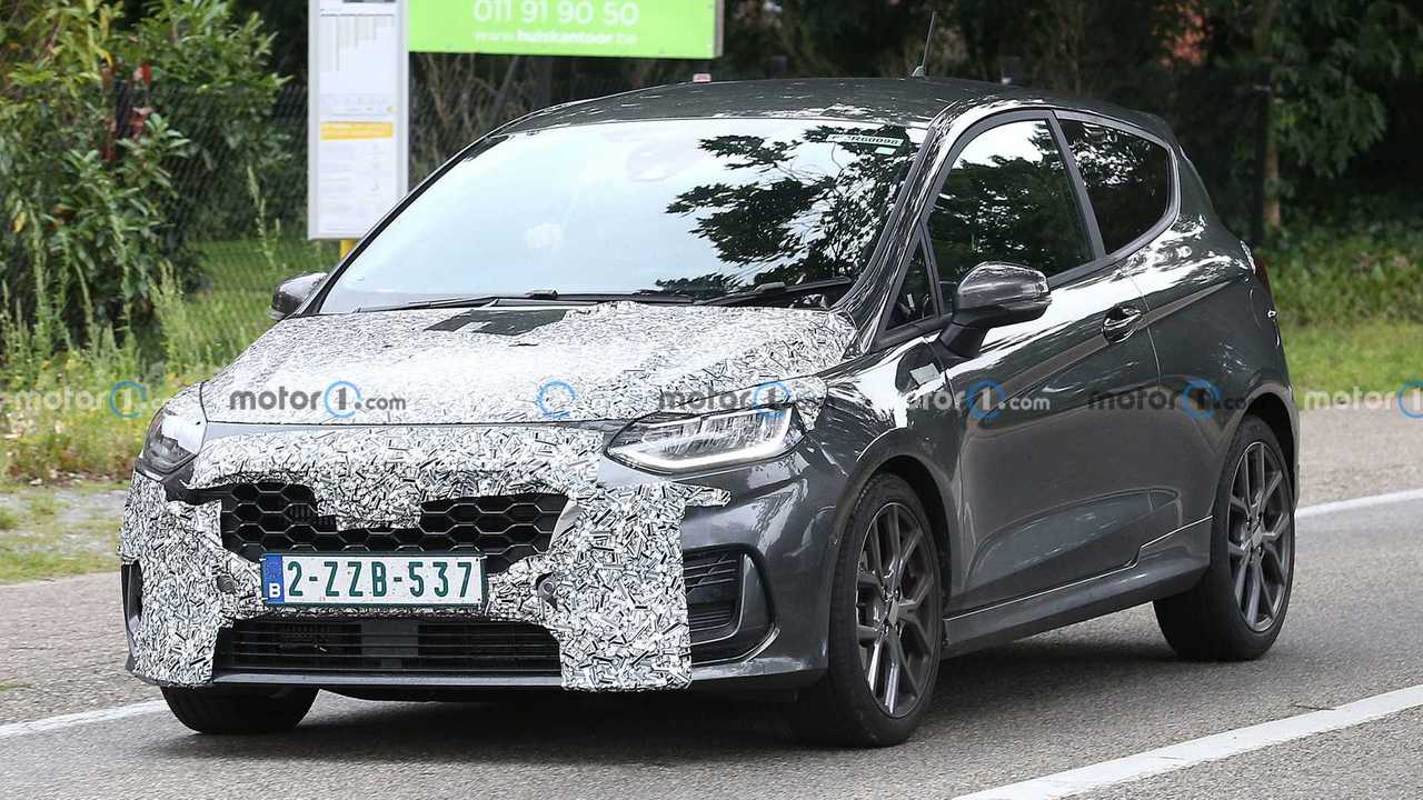 Ford Fiesta foto spia restyling 2022