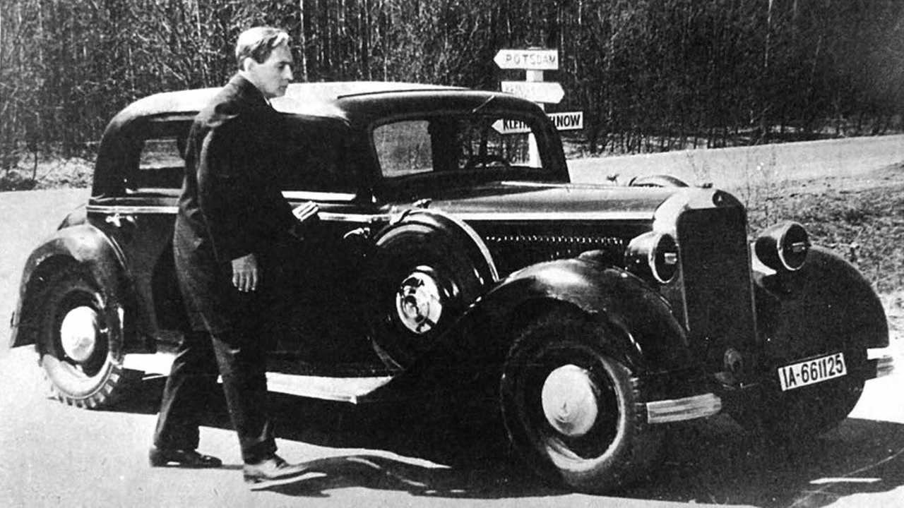Mercedes-Benz 230 из сериала «Семнадцать мгновений весны»