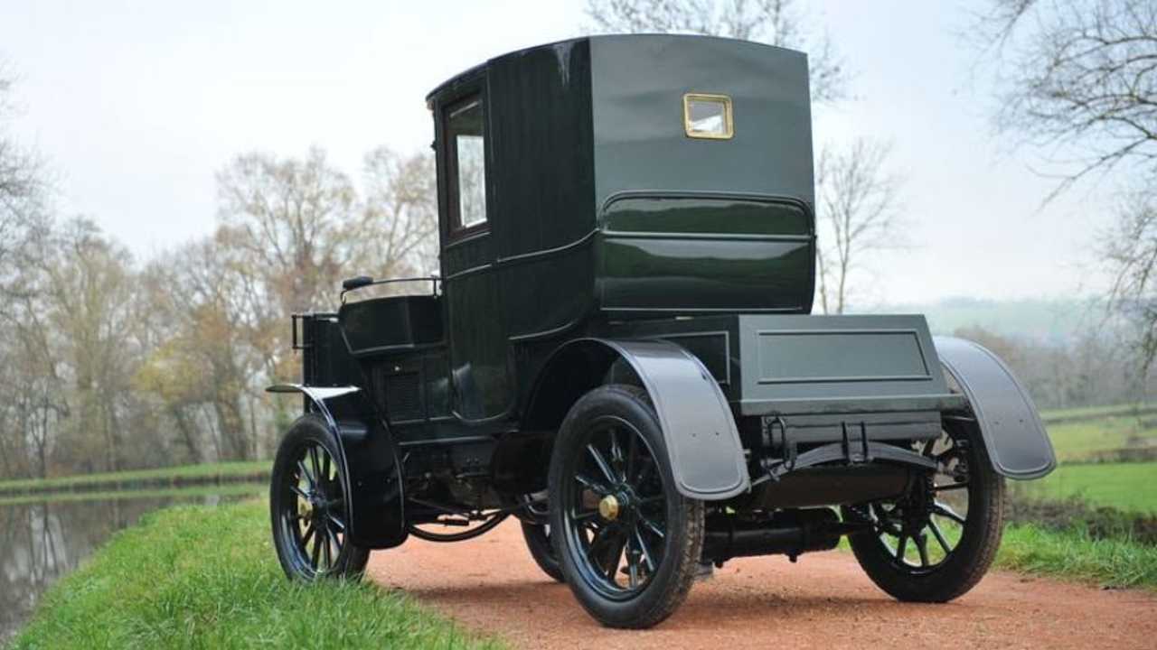 A carroceria landaulet era da Mühlbacher et Fils