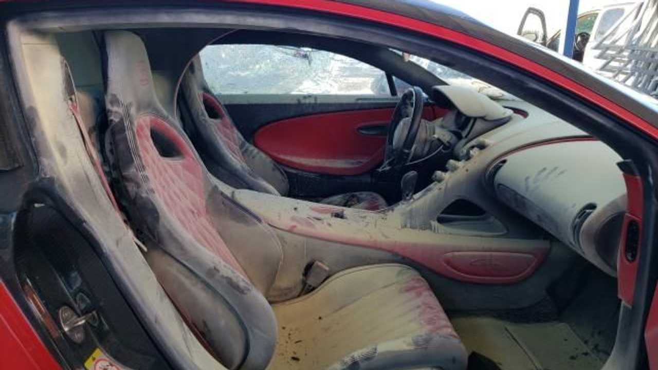 Bugatti Chiron destruído em incêndio para venda