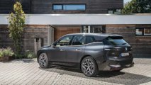 BMW iX xDrive50 (2021) in Sophisto-Grau