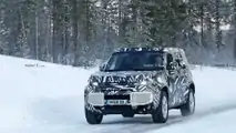 Yeni Land Rover Defender'ın Karlı Havadaki Casus Fotoğrafları