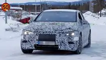 Mercedes EQE, le foto spia sulla neve