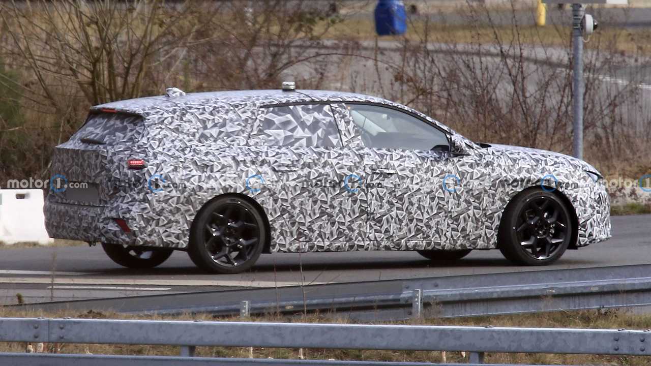 Photo espion de voiture Peugeot 308 nouvelle génération (trois quarts arrière)