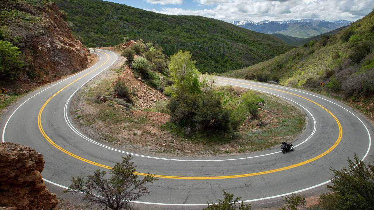 2022 Suzuki Hayabusa Mountain Road Overhead Action
