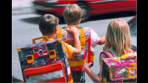 ,Meine Frau bringt mit dem Auto bloß die Kinder zur Schule