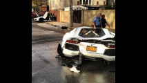 Lamborghini Aventador spezzata a metà in un incidente