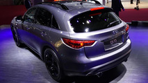 Infiniti QX70 S Design live in Paris