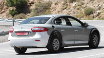 Next-gen Renault Megane / Laguna test mule spy photo