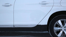 Opel crossover mule spy photo