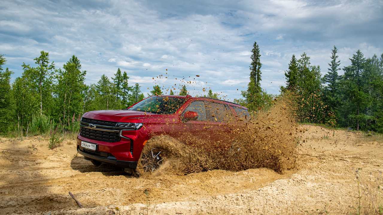 Chevrolet Tahoe на легком бездорожье