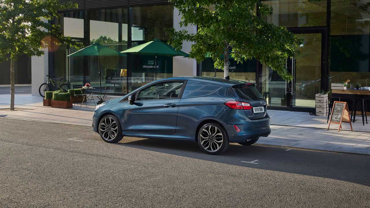 Ford Fiesta Van Facefift 2022