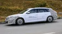 Skoda Superb (2023): Erlkönig