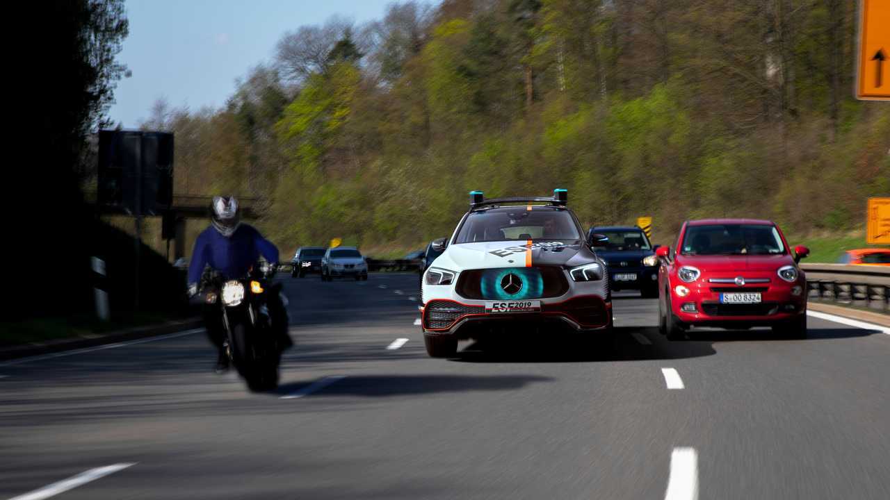 Mercedes tra nuove tecnologie, connettività e guida autonoma