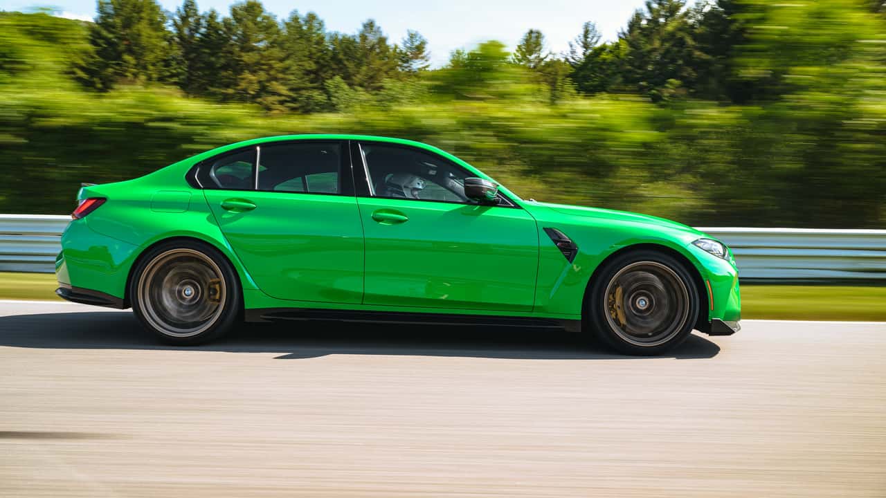 "يمكنك رؤية القوة": بي إم دبليو تشرح سبب غرابة تصميم أبواب M3 الخلفية