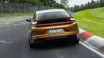 Le modèle hybride V8 Porsche Panamera Turbo établit un record au Nürburgring