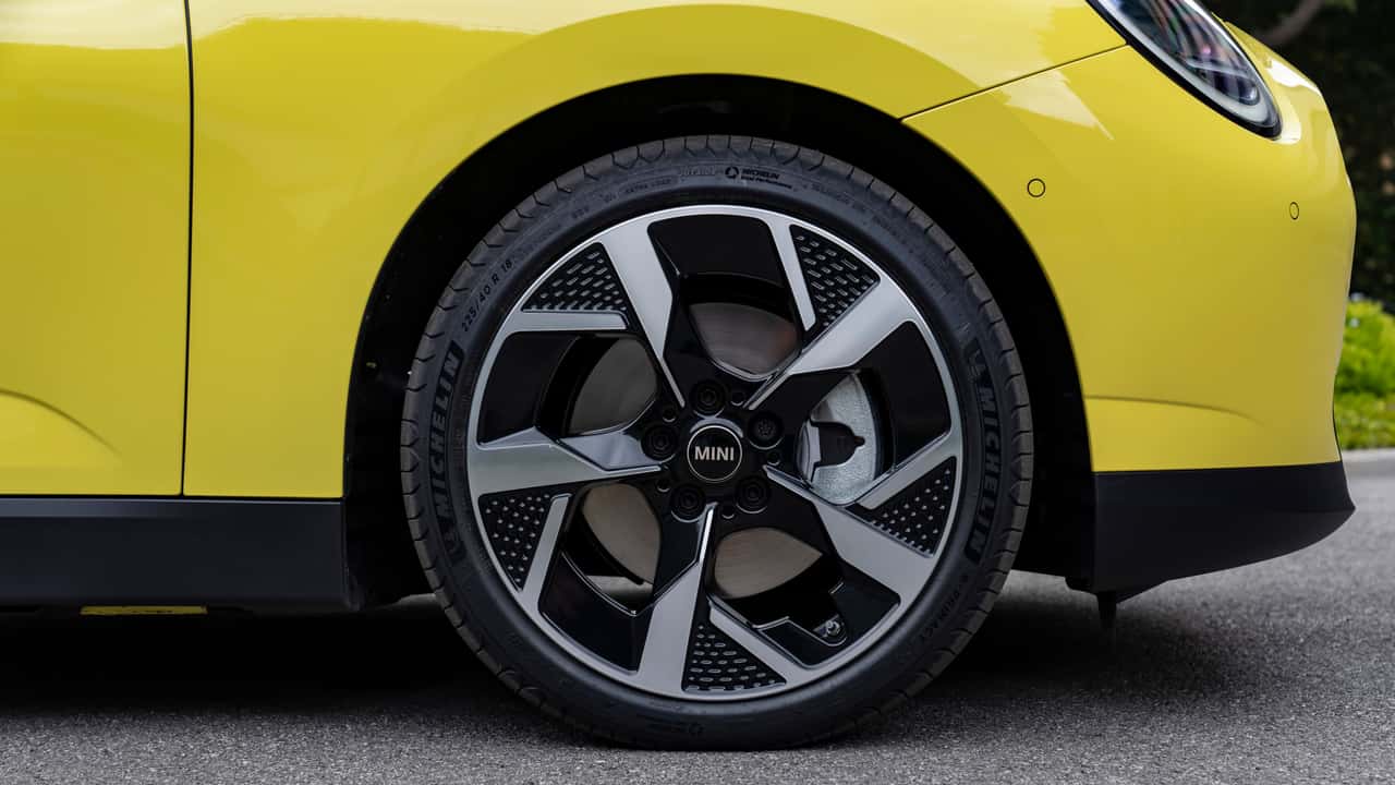 Mini Cooper elétrico usará bateria semi-sólida da SVOLT, spin-off da GWM