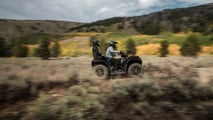 WebMedium_JPG-2024-orv-atv-touring-850-premium-onyx-black-image-riding-SIX6381-00183