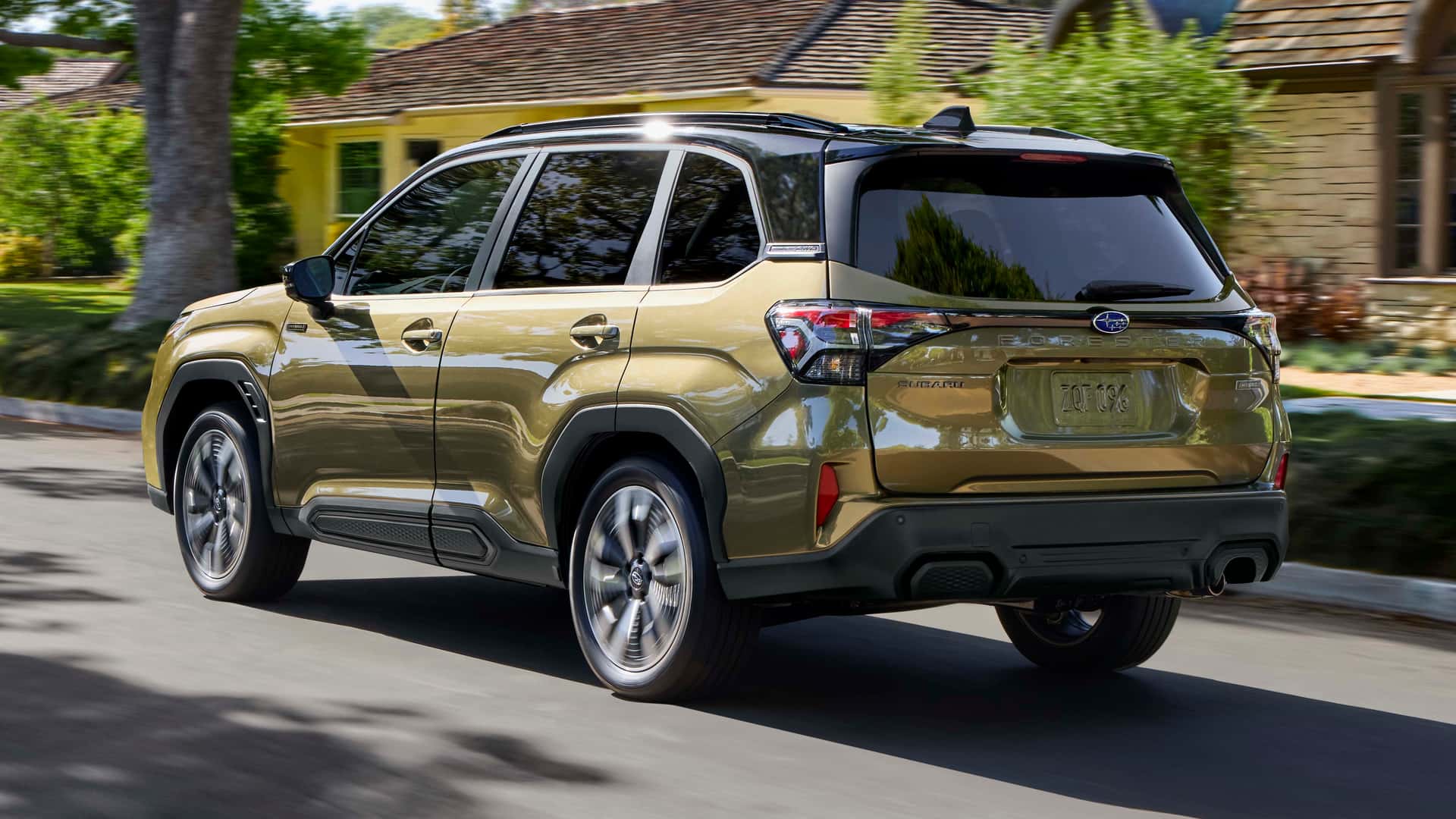 https://cdn.motor1.com/images/mgl/lE3pqE/s1/2025-subaru-forester-hybrid.jpg
