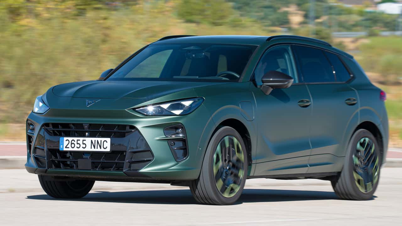 Este CUPRA no es eléctrico, pero tiene la etiqueta 0 y gusta por práctico y divertido