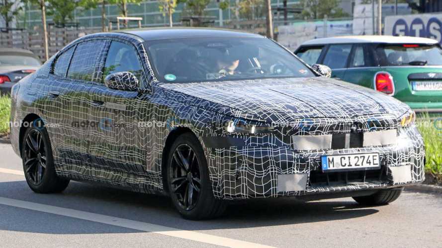 BMW i5, le nuove foto spia della berlina elettrica
