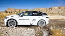 Foto - Volkswagen ID.4 GTX: nuovo Guinness World Record per aver raggiunto 5.816 metri di altitudine