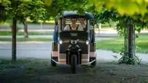 Conceito de tuk-tuk alimentado por baterias Audi de segunda mão