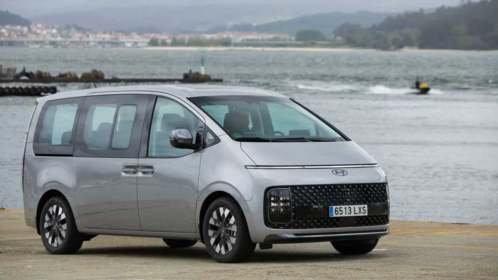 Prueba Hyundai Staria 2022, el mega familiar con 7 o 9 plazas