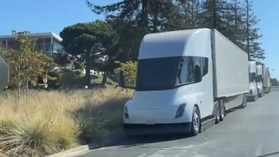 В США заметили сразу три тягача Tesla Semi