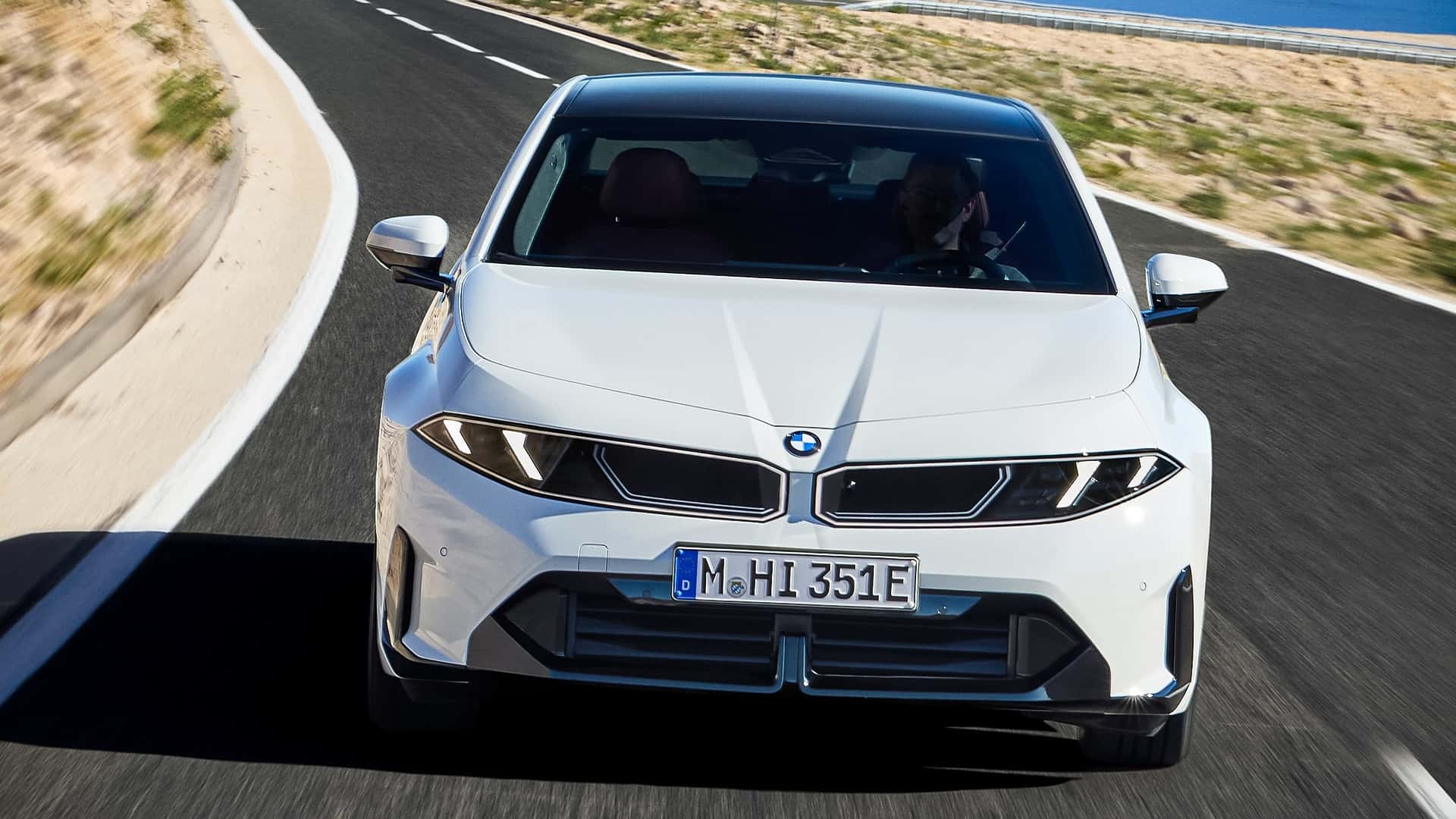 https://cdn.motor1.com/images/mgl/lEG1wJ/s1/bmw-i3-50-xdrive-2026-first-edition.jpg