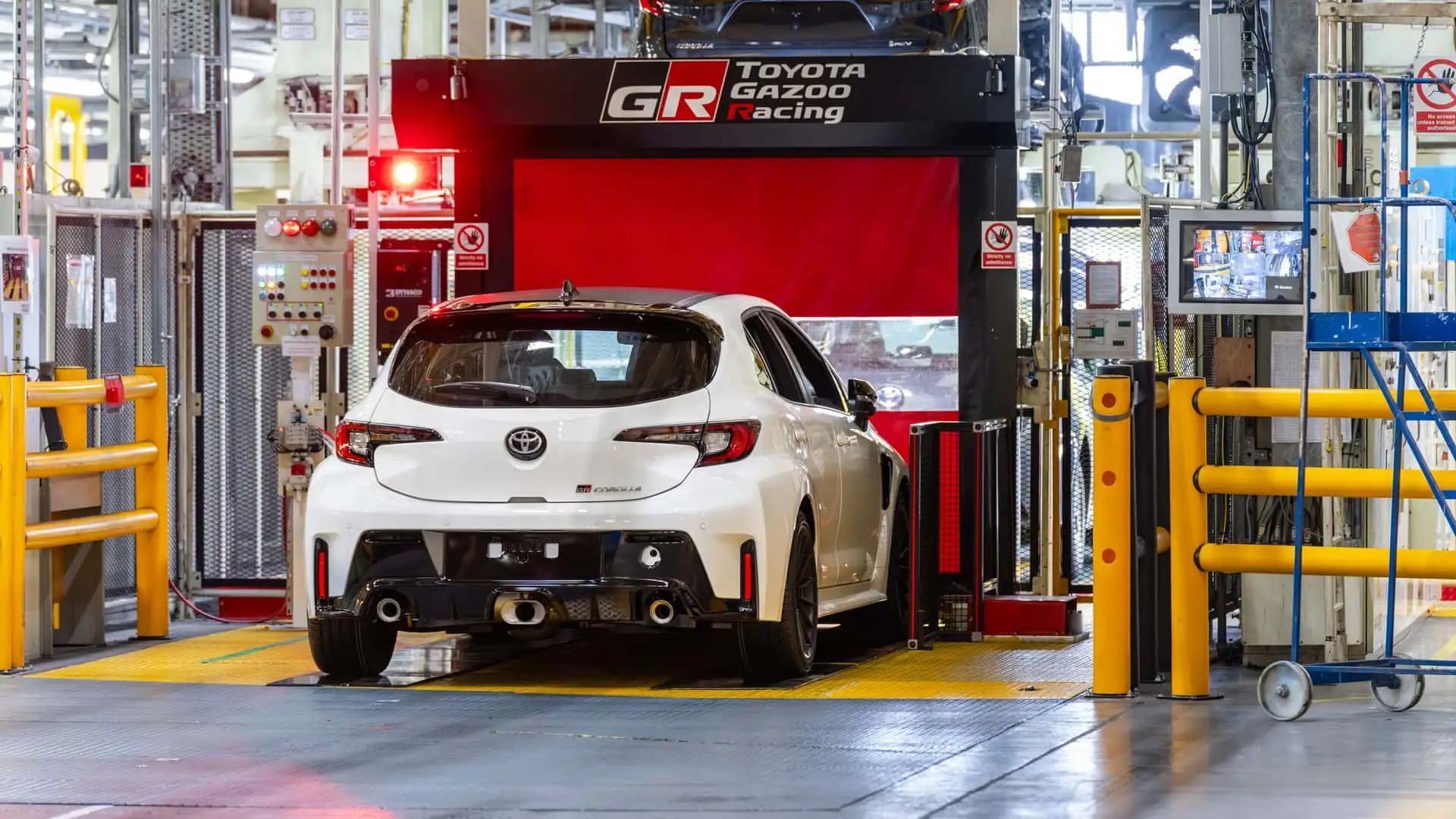 https://cdn.motor1.com/images/mgl/lEGMr1/s1/toyota-gr-corolla-uk-plant-tour.webp
