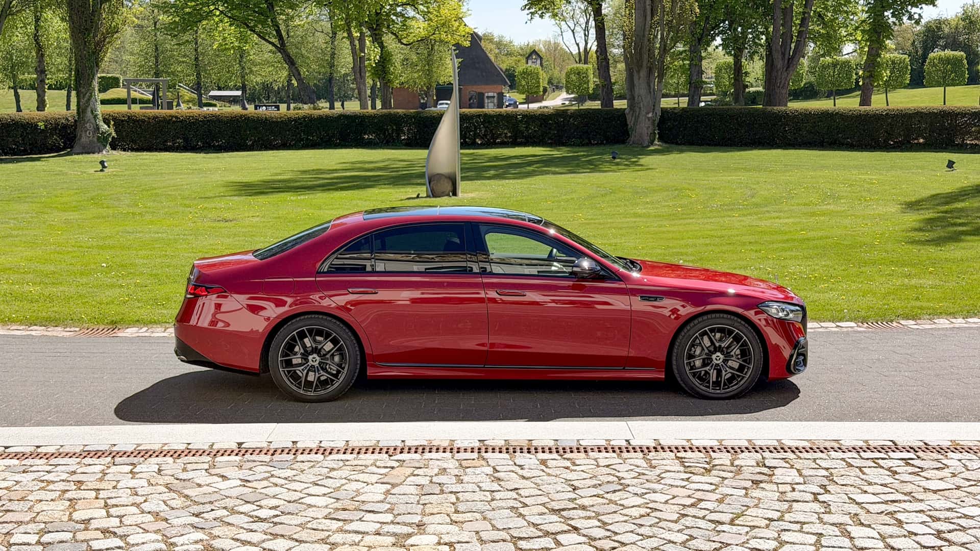 https://cdn.motor1.com/images/mgl/lEGbM1/s1/2027-mercedes-benz-s-class-first-drive-review.jpg