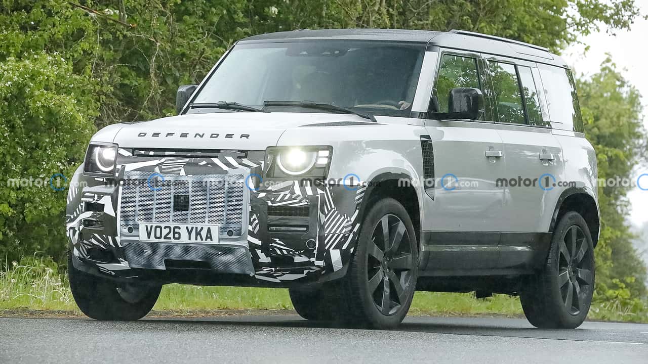 Land Rover Defender (2027): Erlkönig mit Facelift erwischt
