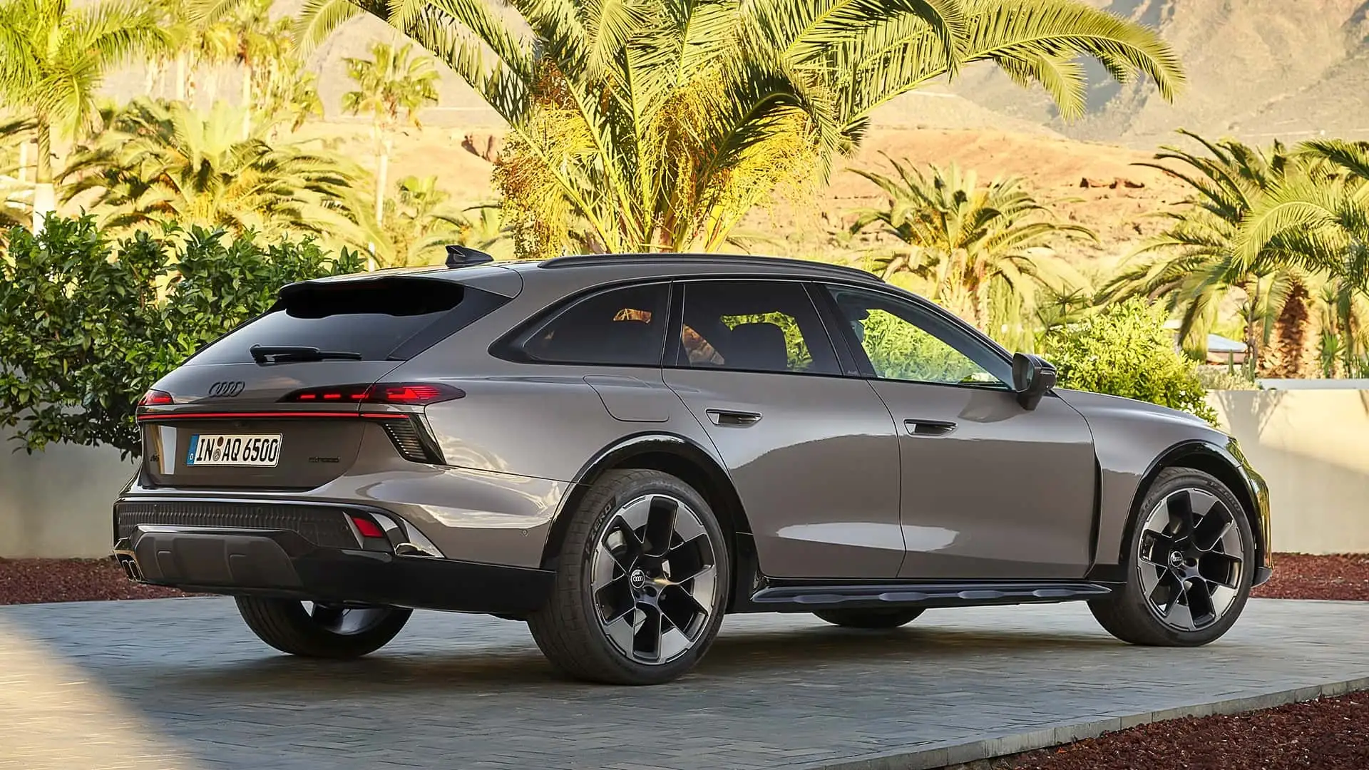 https://cdn.motor1.com/images/mgl/lEGrYM/s1/audi-a6-allroad-2026.webp