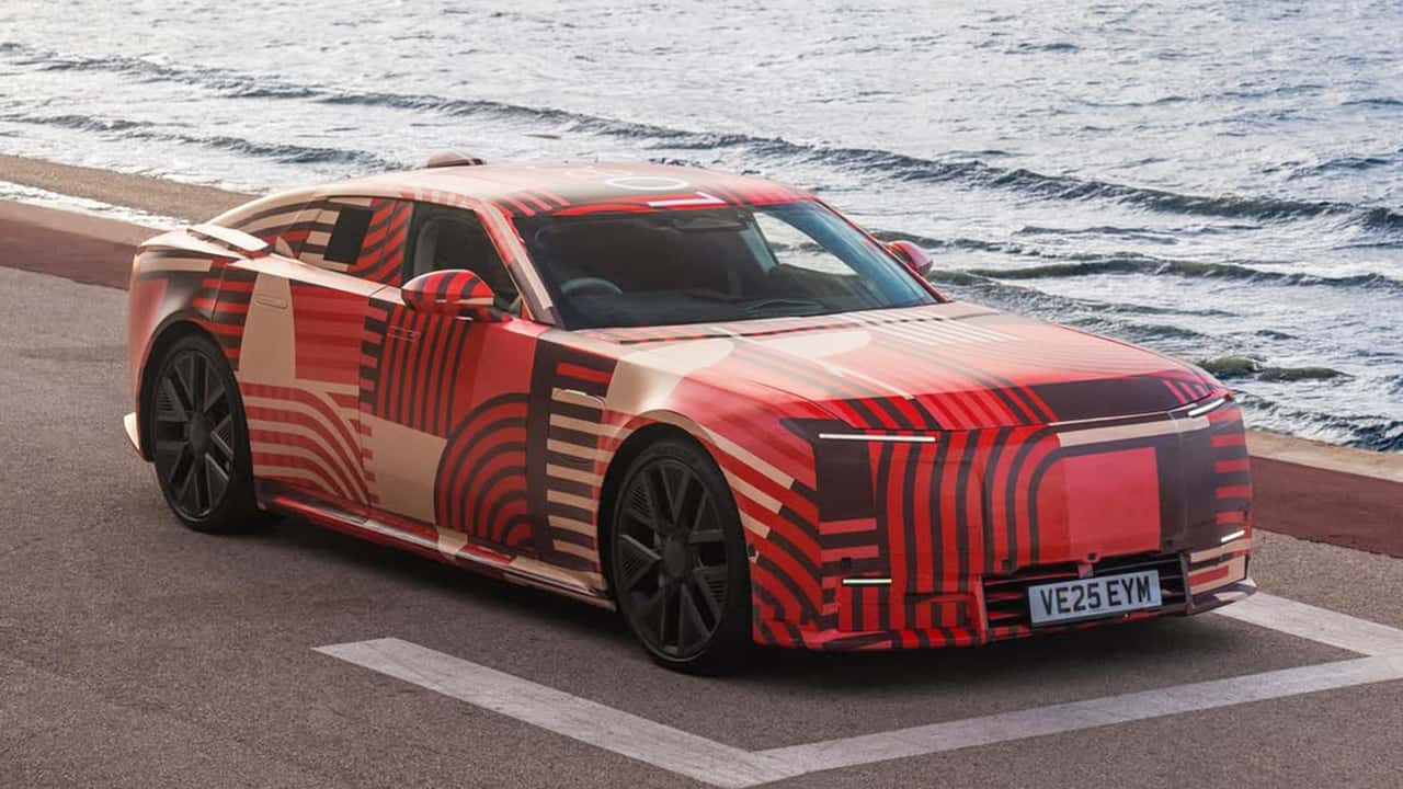 Il prototipo della Jaguar Type 01 su strada a Monaco