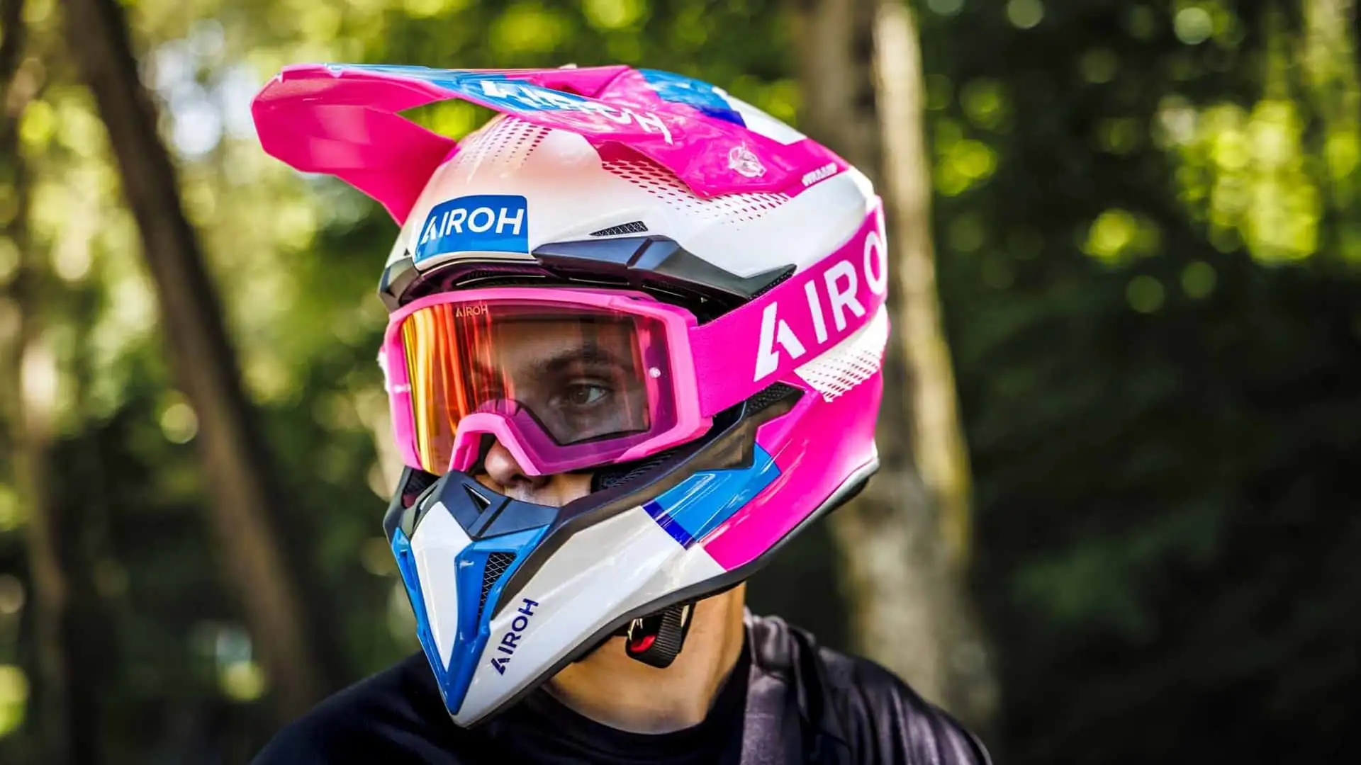 colorful motorcycle helmets REVR Are washable HJC RPHA 12N Red Bull