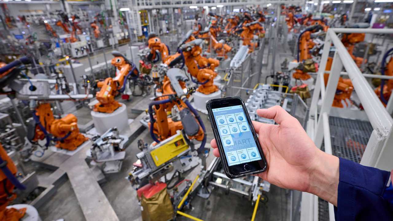 BMW, la fabbrica di Regensburg