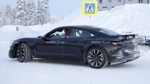 Foto spia Porsche Taycan ad alte prestazioni