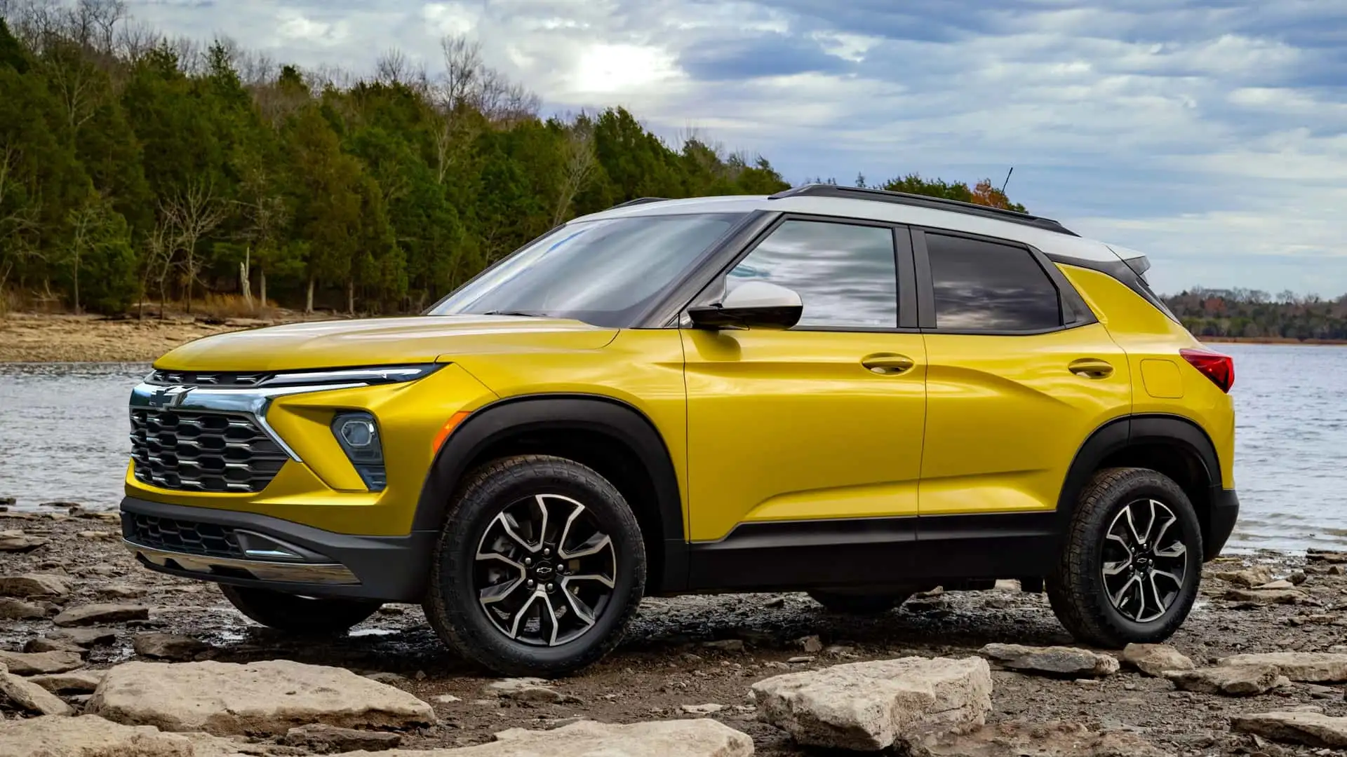 https://cdn.motor1.com/images/mgl/lElGmg/s1/chevrolet-trailblazer.webp