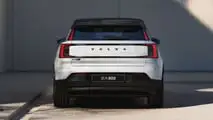Volvo EX30 (2027) em branco cristal, teto de pedra preta de 22 polegadas