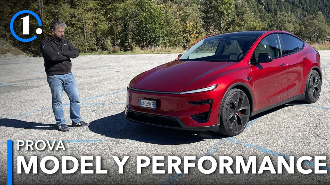 Portatela tra le curve, la Tesla Model Y Performance vi stupirà