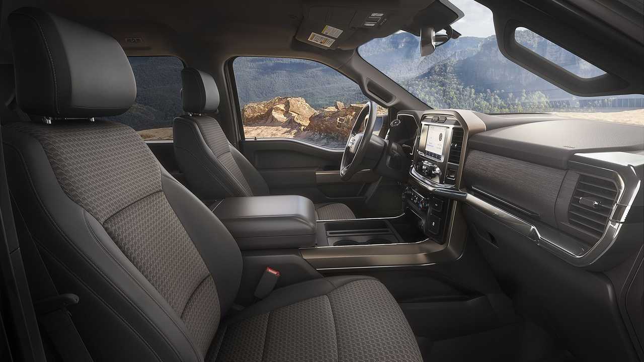 Интерьер Ford F-150 Rattler