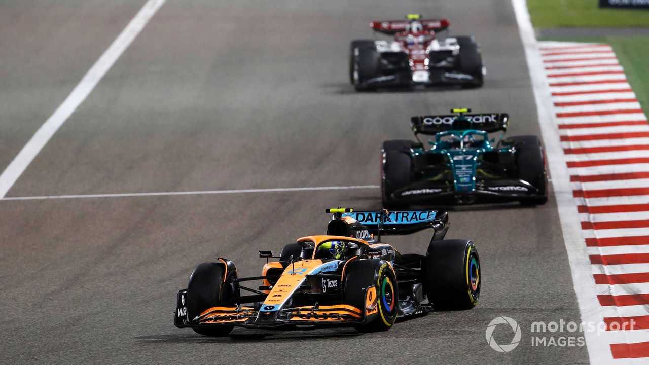 Lando Norris leads Nico Hulkenberg at Bahrain GP 2022