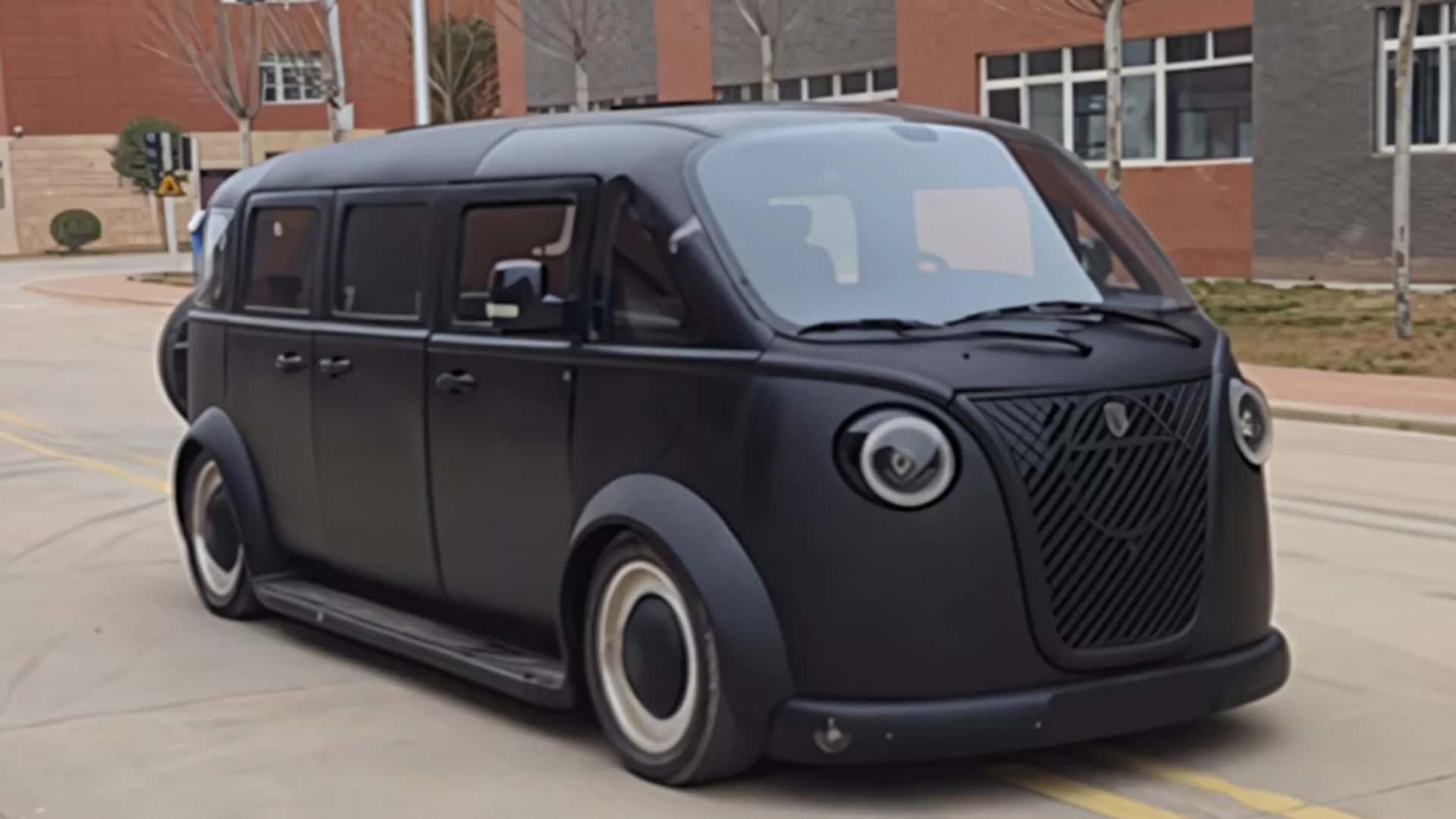 Chineses criam cópia bizarra da VW Kombi com motor PHEV